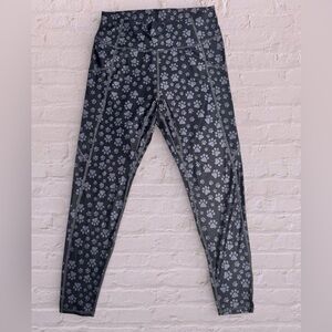 Stylish Gray Paw Print Leggings